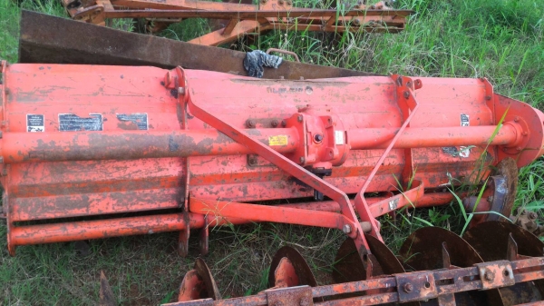 สามย่านแทรคเตอร์  ขายโรตารี่ KUBOTA ขนาด 2 เมตร ราคา 39,000 มีรถขนส่งบริการ ร้านสามย่านแทรคเตอร์ อ.แกลง จ.ระยอง 0897489639,0818618678,0899347475 id line=0897489639 id line=0818618678 id line=0899347475 https://www.facebook.com/\%E0\%B8\%AA\%E0\%B8\%B2\%E0\%B8\%A1\%