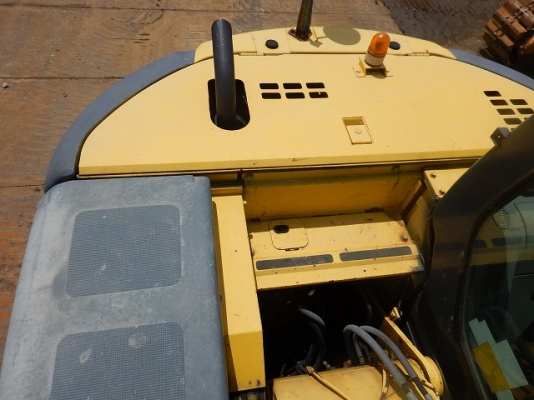 รถขุดล้อยาง KOMATSU PW140-7 มือสองยุโรป รถขุดล้อยาง KOMATSU PW140-7 มือสองยุโรป