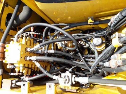 รถขุดล้อยาง KOMATSU PW140-7 มือสองยุโรป รถขุดล้อยาง KOMATSU PW140-7 มือสองยุโรป