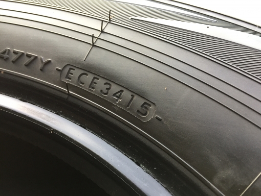 ยาง YOKOHAMA 265-65-17 ปี 15 ครบชุด 4 เส้น 6000  สภาพสวยๆไม่มีปะไม่บวมไม่กินข้าง ดอกยางเหลือเยอะเอาไปวิ่งกันใด้อีกยาวค่ะ