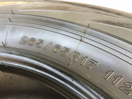 ยาง YOKOHAMA 265-65-17 ปี 15 ครบชุด 4 เส้น 6000  สภาพสวยๆไม่มีปะไม่บวมไม่กินข้าง ดอกยางเหลือเยอะเอาไปวิ่งกันใด้อีกยาวค่ะ