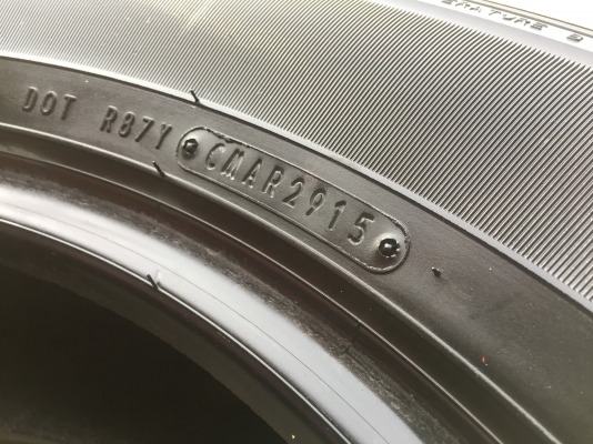 ยาง Dunlop 265-65-17 ปี 15 ครบชุด 4 เส้น 5500 สภาพสวยๆไม่มีปะไม่บวมไม่กินข้าง ดอกยางเหลือเยอะเอาไปวิ่งกันใด้อีกยาวค่ะ ยาง Dunlop 265-65-17 ปี 15 ครบชุด 4 เส้น 5500 สภาพสวยๆไม่มีปะไม่บวมไม่กินข้าง ดอกยางเหลือเยอะเอาไปวิ่งกันใด้อีกยาวค่ะ