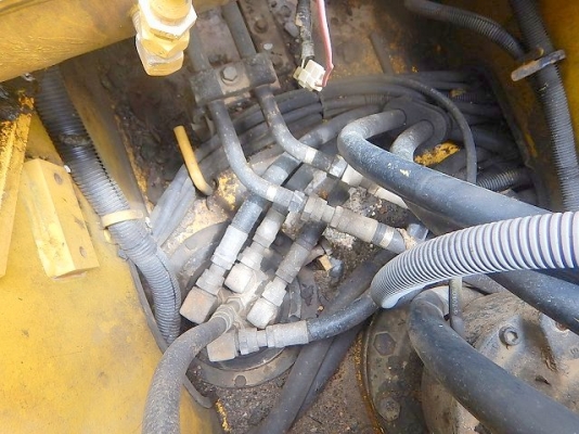 รถขุด 13 ตัน KOBELCO SK135SR-1ES YY04 มือสองญี่ปุ่น