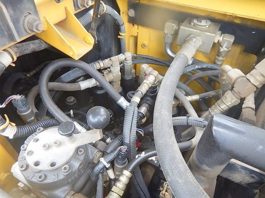 รถขุด 13 ตัน KOBELCO SK135SR-1ES YY04 มือสองญี่ปุ่น