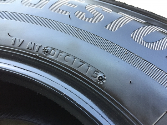 ยาง Bridgstone 245-70-16 ปี 15 ครบชุด 4 เส้น 5000  สวยๆไม่บวมไม่กินข้างดอกยางเหลือเยอะเอาไปวิ่งกันใด้อีกยาวค่ะ