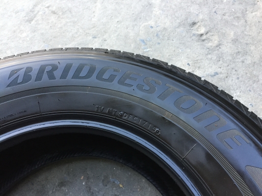 ยาง Bridgstone 245-70-16 ปี 15 ครบชุด 4 เส้น 5000  สวยๆไม่บวมไม่กินข้างดอกยางเหลือเยอะเอาไปวิ่งกันใด้อีกยาวค่ะ