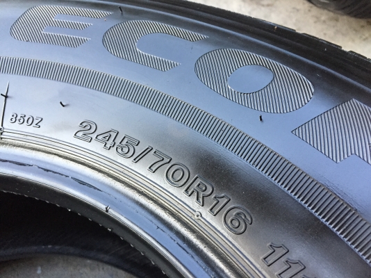 ยาง Bridgstone 245-70-16 ปี 15 ครบชุด 4 เส้น 5000  สวยๆไม่บวมไม่กินข้างดอกยางเหลือเยอะเอาไปวิ่งกันใด้อีกยาวค่ะ