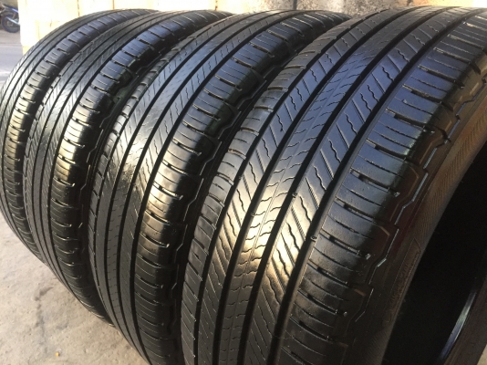 ยาง MICHELIN 215-65-16 ปี 15 ครบชุด 4 เส้น 5500  สภาพสวยๆไม่บวมไม่กินข้าง ดอกยางเหลือเยอะเอาไปวิ่งกันใด้อีกยาวค่ะ