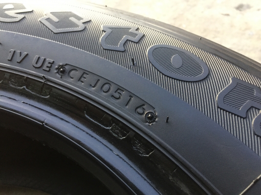 ยาง Firestone 215-65-16 ปี 16 ครบชุด 4 เส้น 5500  สวยๆไม่บวมไม่กินข้างดอกยางเหลือเยอะเอาไปวิ่งกันใด้อีกยาวค่ะ