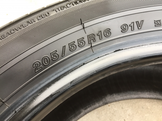 ยาง Yokohama 205-55-16 ปี 1ุุ6 1เส้น ปี 15 1เส้น ครบชุด 4 เส้น 3500  สภาพสวยๆไม่มีปะไม่บวมไม่กินข้าง ดอกยางเหลือเยอะเอาไปวิ่งกันใด้อีกยาวค่ะ