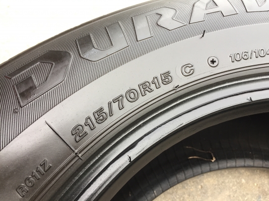 ยาง Bridgstone 215-70-15 ปี 16 3เส้น ปี 15 1เส้น ครบชุด 4 เส้น 5500  สวยไม่บวมไม่กินข้างดอกยางเหลือเยอะเอาไปวิ่งกันใด้อีกยาวค่ะ