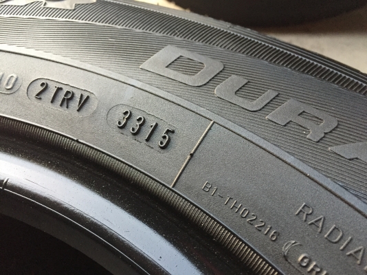 ยาง Goodyear 205-70-15 ปี 15 ครบชุด 4 เส้น 4500 สภาพสวยๆไม่บวมไม่กินข้าง ดอกยางเหลือเยอะเอาไปวิ่งกันใด้อีกยาวค่ะ ยาง Goodyear 205-70-15 ปี 15 ครบชุด 4 เส้น 4500 สภาพสวยๆไม่บวมไม่กินข้าง ดอกยางเหลือเยอะเอาไปวิ่งกันใด้อีกยาวค่ะ