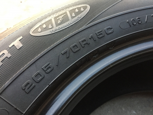 ยาง Goodyear 205-70-15 ปี 15 ครบชุด 4 เส้น 4500 สภาพสวยๆไม่บวมไม่กินข้าง ดอกยางเหลือเยอะเอาไปวิ่งกันใด้อีกยาวค่ะ ยาง Goodyear 205-70-15 ปี 15 ครบชุด 4 เส้น 4500 สภาพสวยๆไม่บวมไม่กินข้าง ดอกยางเหลือเยอะเอาไปวิ่งกันใด้อีกยาวค่ะ