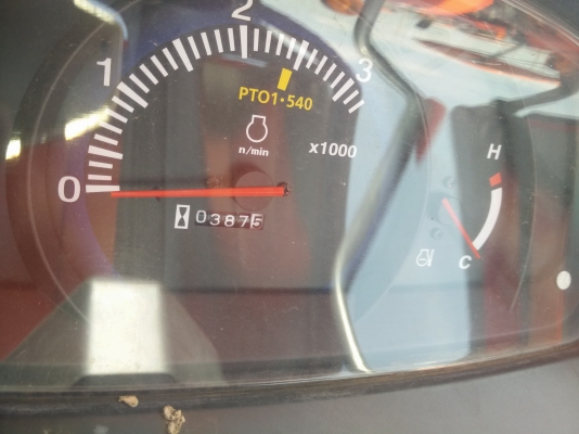 ขายรถแทรกเตอร์ Kubota L3208SP พร้อมเครื่องพ่นยาตราช้าง สภาพสวยพร้อมใช้งาน