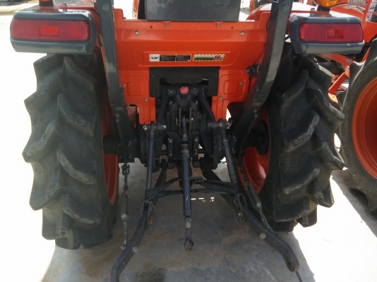 ขายรถแทรกเตอร์ Kubota L3208SP พร้อมเครื่องพ่นยาตราช้าง สภาพสวยพร้อมใช้งาน