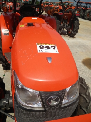 ขายรถแทรกเตอร์ Kubota L3208SP พร้อมเครื่องพ่นยาตราช้าง สภาพสวยพร้อมใช้งาน