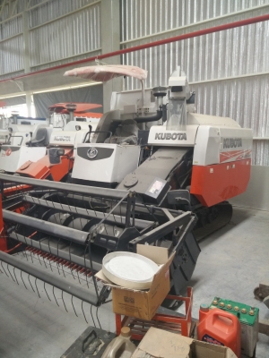 ขายรถเกี่ยวนวดข้าว Kubota DC-95GM ปรับสภาพให้พร้อมใช้งาน จัดไปลุยงานกันได้เลยครับ ขายรถเกี่ยวนวดข้าว Kubota DC-95GM ปรับสภาพให้พร้อมใช้งาน จัดไปลุยงานกันได้เลยครับ
