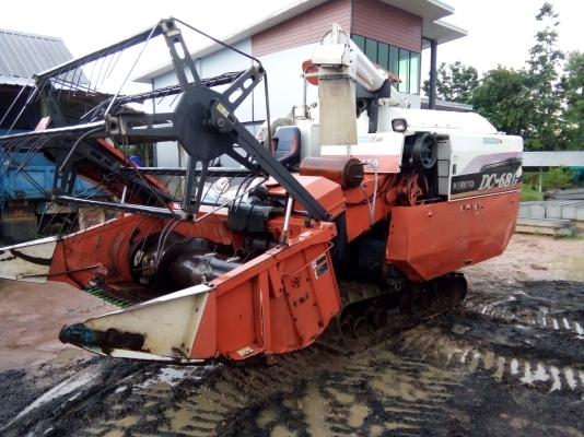 ขายรถเกี่ยวข้าวคูโบต้าDC 68 g อุ้ม  เล่มพร้อม