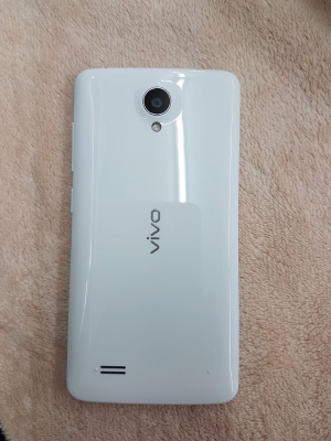 VIVO รุ่น Y21 สีขาว สภาพใหม่ ติดฟีล์มแล้ว มีเมม 2 GB ส่งฟรี