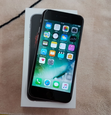 iphone 6S 64GB มีที่ชาร์ท หูฟัง กล่อง ครบ สภาพดี มีประกันศูนย์ กันยา60 ส่งฟรี