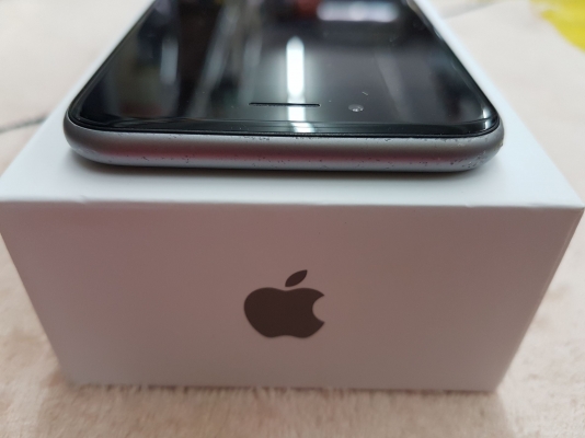 iphone 6S 64GB มีที่ชาร์ท หูฟัง กล่อง ครบ สภาพดี มีประกันศูนย์ กันยา60 ส่งฟรี