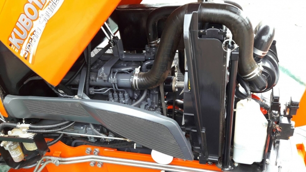 KUBOTA  L 4708 SP (4WD)  2 เพลา   สภาพใหม่สวยๆ   ชั่วโมงใช้   งานน้อย  สีเดิมทั้งคัน  พร้อมชุดใบมีดดันหน้า  และผาน4