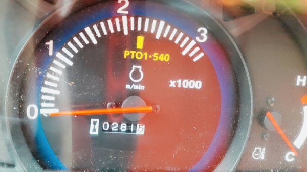 KUBOTA  L 4708 SP (4WD)  2 เพลา   สภาพใหม่สวยๆ   ชั่วโมงใช้   งานน้อย  สีเดิมทั้งคัน  พร้อมชุดใบมีดดันหน้า  และผาน4