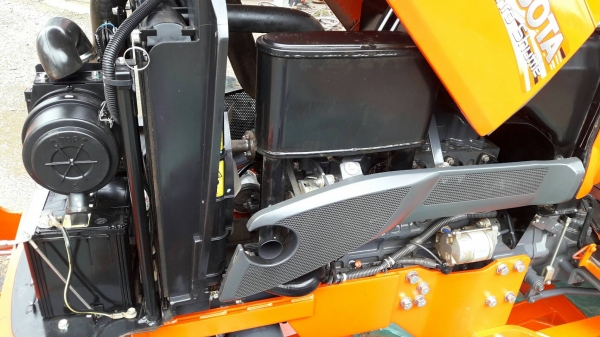 KUBOTA  L 4708 SP (4WD)  2 เพลา   สภาพใหม่สวยๆ   ชั่วโมงใช้   งานน้อย  สีเดิมทั้งคัน  พร้อมชุดใบมีดดันหน้า  และผาน4