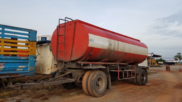 ขาย ลูกพ่วงน้ำมัน 18000 ลิตร สภาพพร้อมใช้งาน สนใจติดต่อเรา ดำสุโขทัย โทร 089-7087998,081-7855503 หรือเยี่ยมชมเว็ปไซได้ที่ www.dum-sukhothai.com