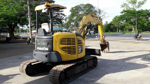 รถขุด Komatsu PC40MR-2 เก่าญี่ปุ่น