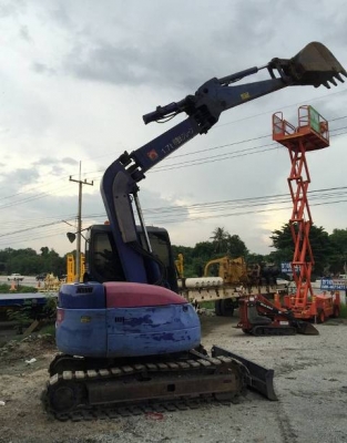ขาย Komatsu 78uu-6 สภาพดี มีแอร์ในตัว ขาย Komatsu 78uu-6 สภาพดี มีแอร์ในตัว