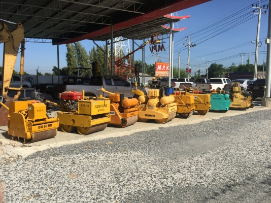 ขายรถบด3ตัน HITACHIรุ่นCC135นำเข้าญี่ปุ่นไม่เคยใช้งานในไทย หน้าเหล็กหลังยาง ขับ2เพลาเอวอ่อน เครื่องอีซูซุ3สูบ สภาพดีพร้อมใช้งาน มีให้เลือกหลายคันหลายขนาด