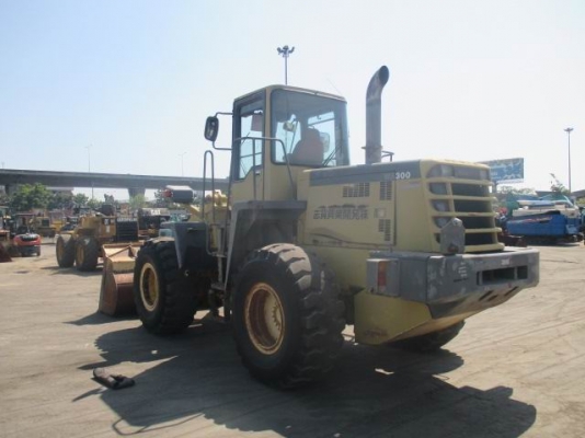 รถตักล้อยาง KOMATSU รุ่น WA 300-3