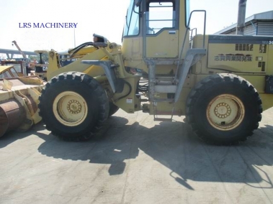 รถตักล้อยาง KOMATSU รุ่น WA 300-3