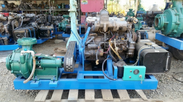 ปั๊มน้ำชนเครื่องยนต์พร้อมใช้งาน