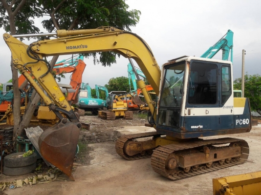 ขายKOMATSU  PC60-6  เก่าญี่ปุ่นแท้  เดิมๆๆ  มีลายแย๊ก  5,XXX  ชั่วโมง  ลองระบบกันได้ทุกวัน โทร  089-3818694  ดวงนภา