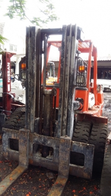 Forklift 4.0 ตัน TOYOTA ดีเซล เกียร์ครัชท์ ยกสูง 4.40 เมตร เสา3 ตอน เข้าตู้  เกียร์ครัชท์  ยางตัน