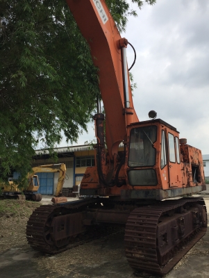 รถขุดขนาดใหญ่ HITACHI UH20