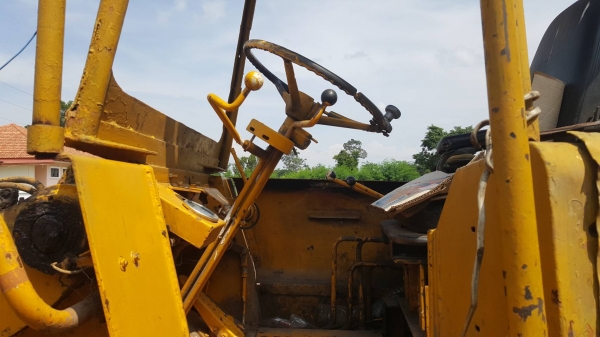 ขาย รถตัก KOMATSU JH30 สภาพใช้งานได้ดี เครื่องดี เกียร์ดี ปั้มดี ยางไม่ค่อยสวยครับ ราคาต่อรองได้