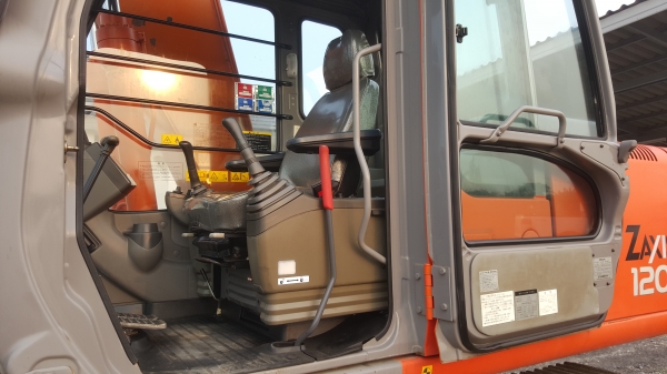 ZX120-1บูมยาวสภาพสวยเดฺิมจากญี่ปุ่นใบแทรคใหญ่