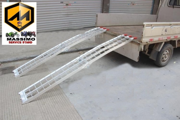 บันไดอลูมิเนียมสำหรับนำมอเตอร์ไซค์ขึ้นรถกระบะเพื่อขนย้าย2,500บ.