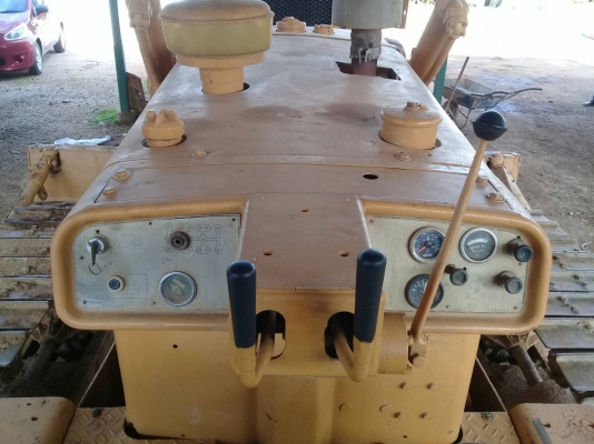 ขายรถแทรกเตอร์ cat d5 เครื่องฝาหนาสภาพพร้อมใช้