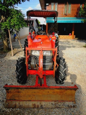 คูโบต้า L3408DT 4 WD ใบมีดดันหน้า