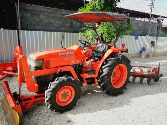 คูโบต้า L3408DT 4 WD ใบมีดดันหน้า