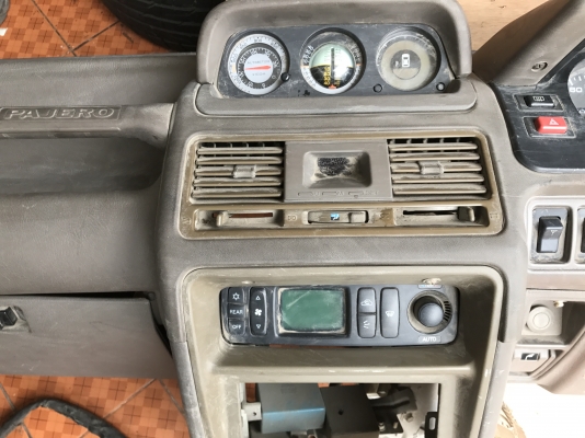 คอลโซลหน้า MITSUBISHI PAJERO โชกุนเก่าญี่ปุ่นเเท้สภาพตามรูป คอลโซลหน้า MITSUBISHI PAJERO โชกุนเก่าญี่ปุ่นเเท้สภาพตามรูป