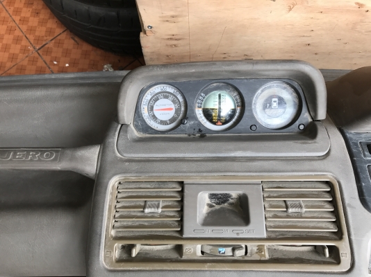 คอลโซลหน้า MITSUBISHI PAJERO โชกุนเก่าญี่ปุ่นเเท้สภาพตามรูป คอลโซลหน้า MITSUBISHI PAJERO โชกุนเก่าญี่ปุ่นเเท้สภาพตามรูป