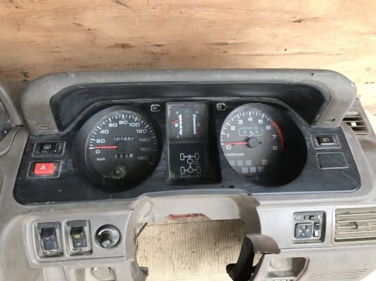 คอลโซลหน้า MITSUBISHI PAJERO โชกุนเก่าญี่ปุ่นเเท้สภาพตามรูป คอลโซลหน้า MITSUBISHI PAJERO โชกุนเก่าญี่ปุ่นเเท้สภาพตามรูป