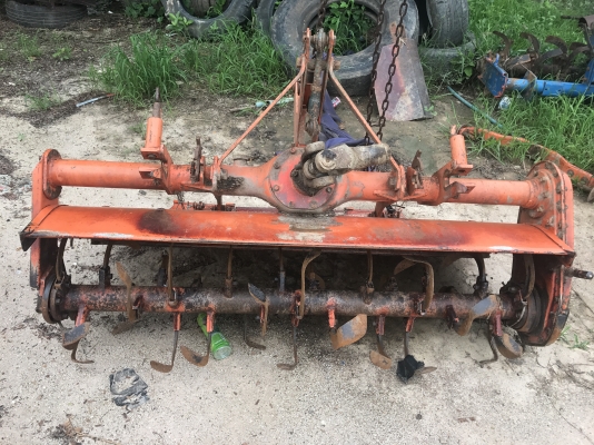 ขาย L1. 24แรง  พร้อมผาน 5*22 LCS  เครื่องดี เกียร์ดี ยกปั๊มไฮโดรลิคใหม่ ยกหางขึ้นไว แบตยังดี เบาะหุ้มให้ใหม่ครับ