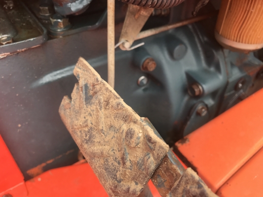 ขาย L1. 24แรง  พร้อมผาน 5*22 LCS  เครื่องดี เกียร์ดี ยกปั๊มไฮโดรลิคใหม่ ยกหางขึ้นไว แบตยังดี เบาะหุ้มให้ใหม่ครับ