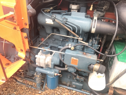 ขาย L1. 24แรง  พร้อมผาน 5*22 LCS  เครื่องดี เกียร์ดี ยกปั๊มไฮโดรลิคใหม่ ยกหางขึ้นไว แบตยังดี เบาะหุ้มให้ใหม่ครับ